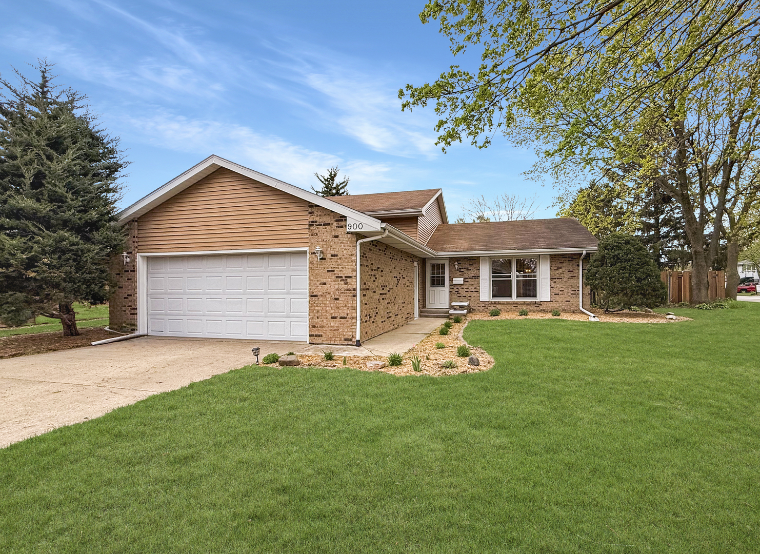 900 Oakcrest Drive Property Photo