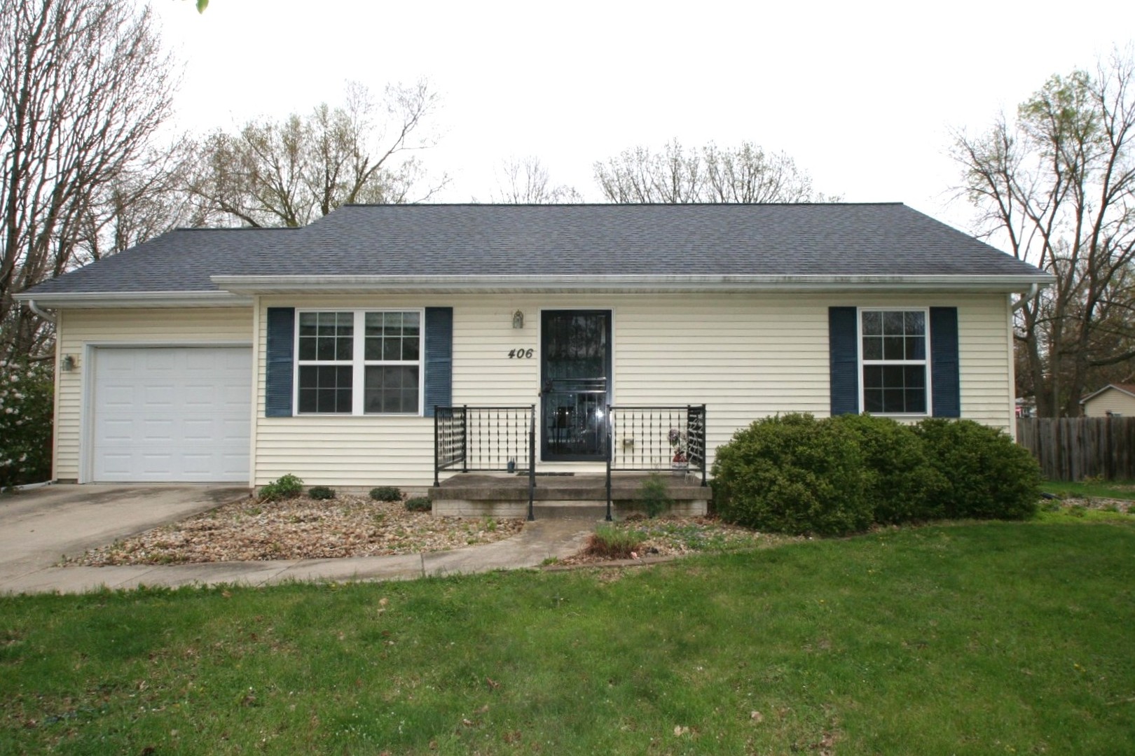 406 N Minier Avenue Property Photo