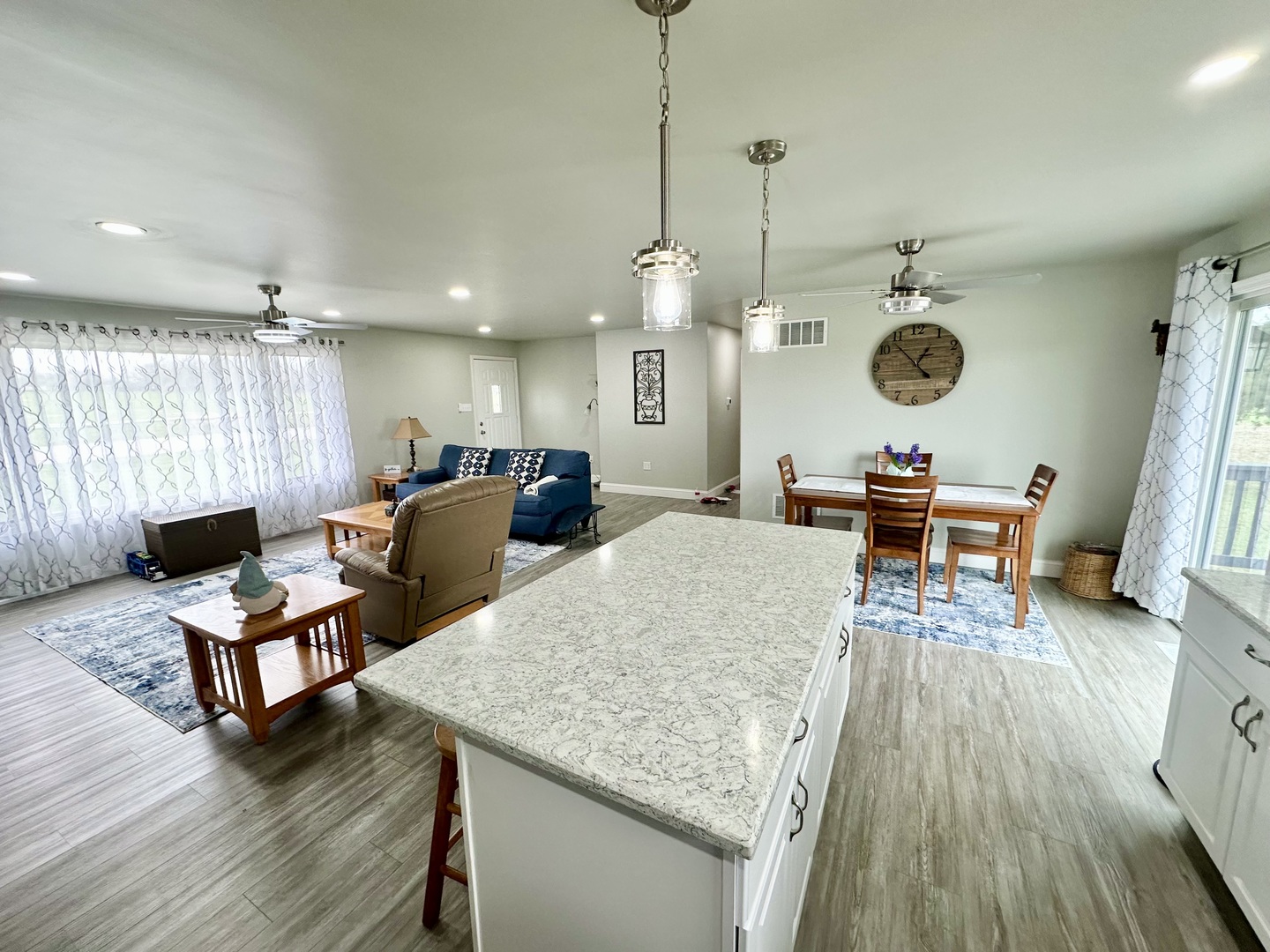 567 E 9000 Road Property Photo 4