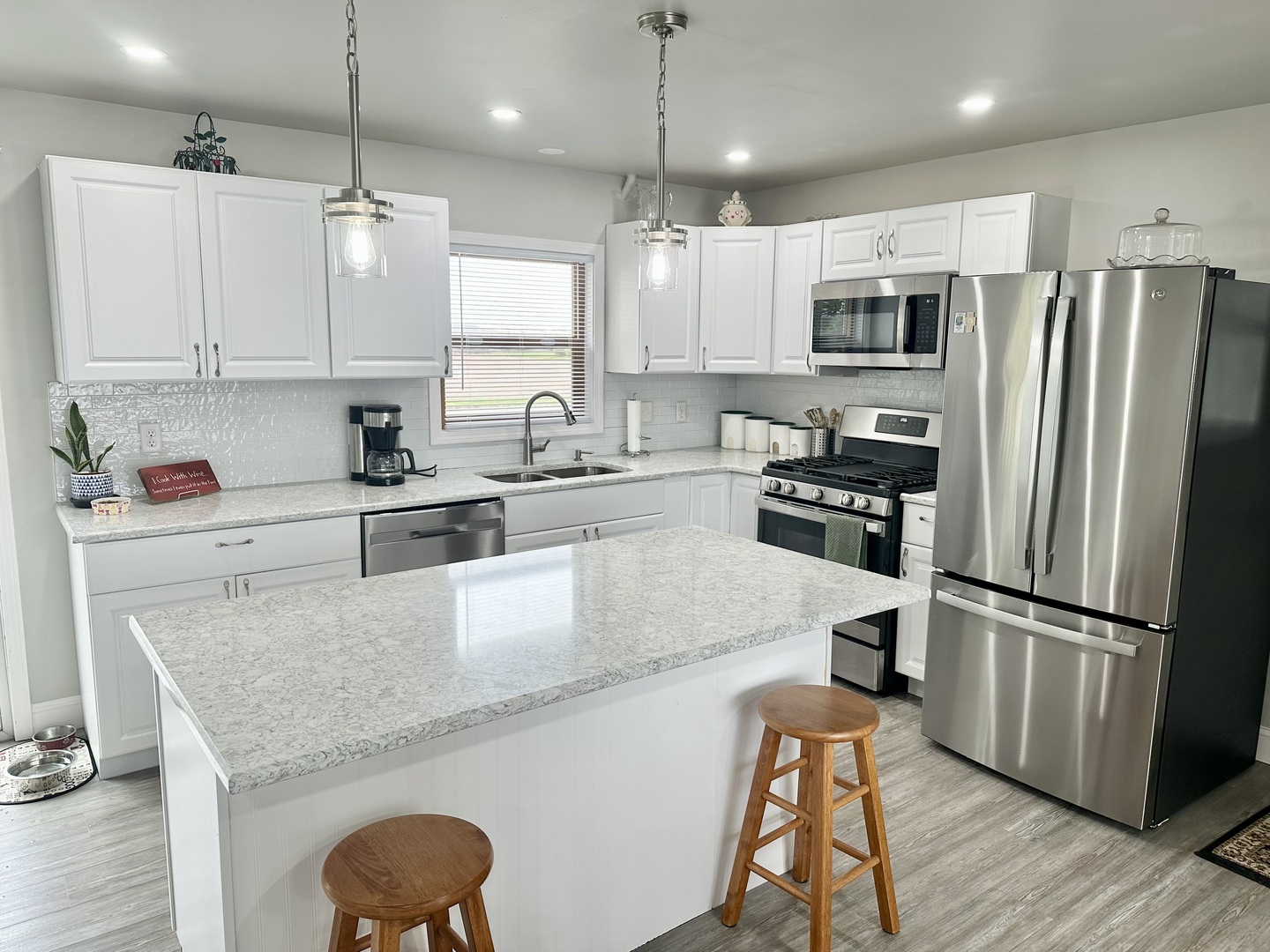 567 E 9000 Road Property Photo 6