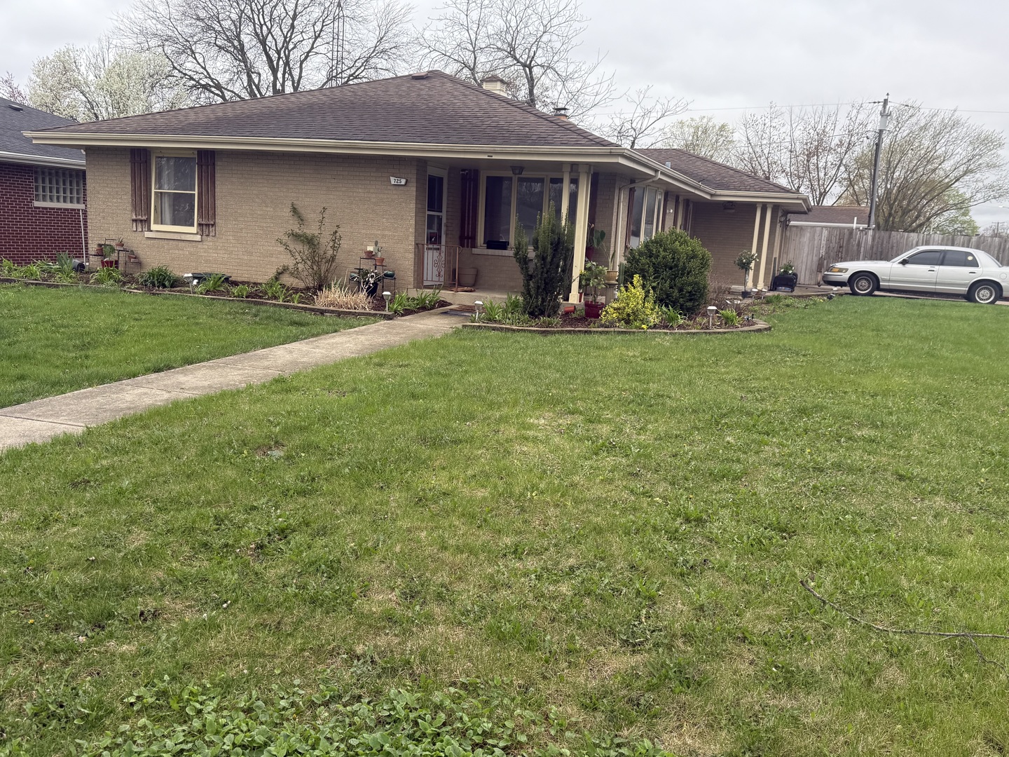 725 Terry Dr Property Photo 1