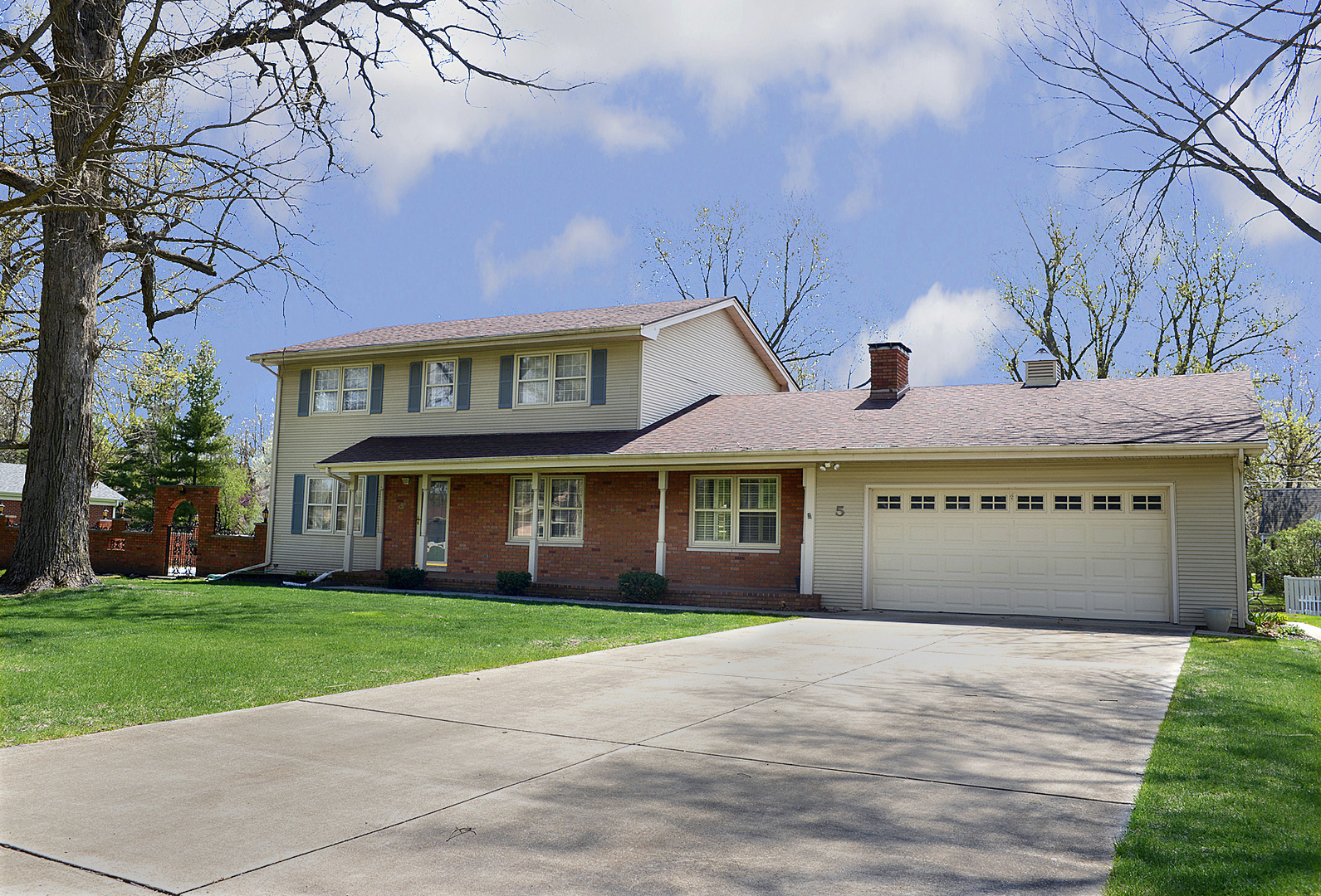61350 Real Estate Listings Main Image