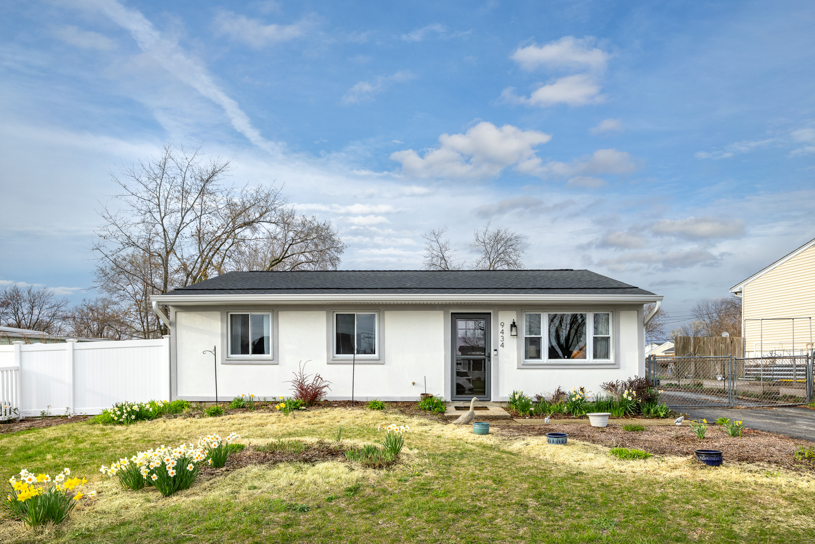 9434 Ash Street Property Photo