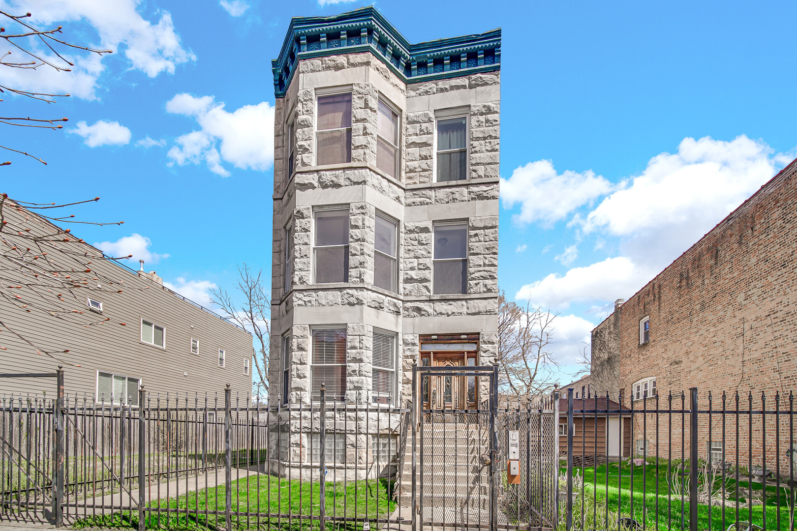 6547 S Woodlawn Ave Property Image