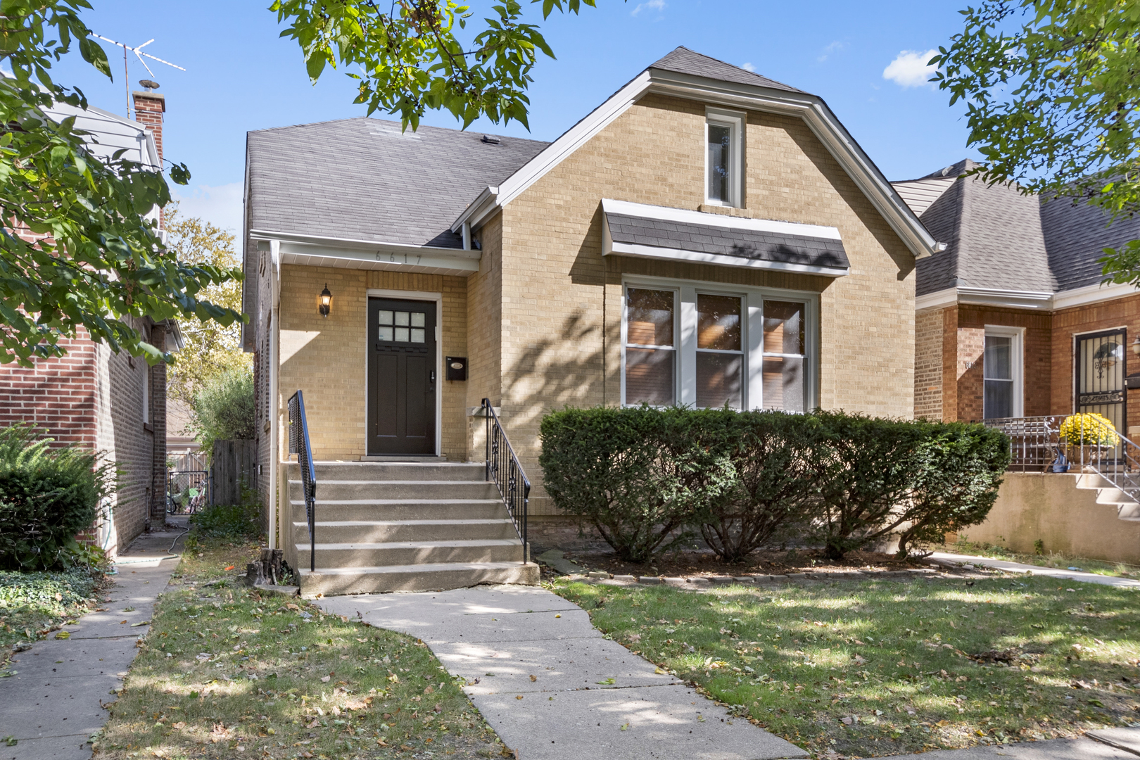 6617 N Whipple Street Property Photo
