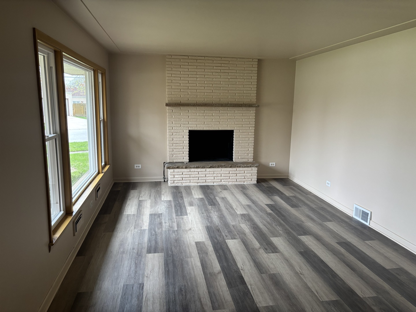 16083 School Street Property Photo 5