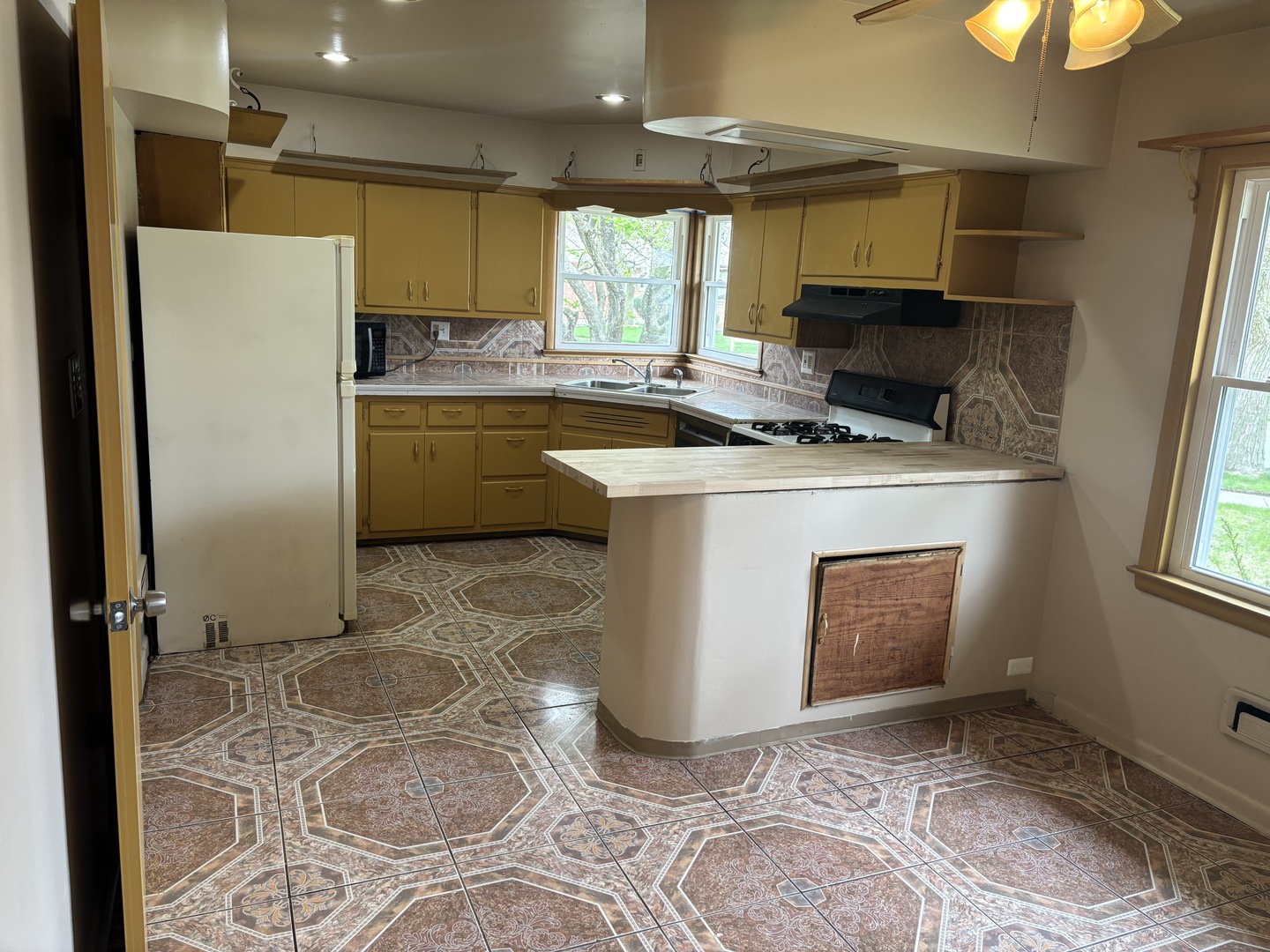 16083 School Street Property Photo 6