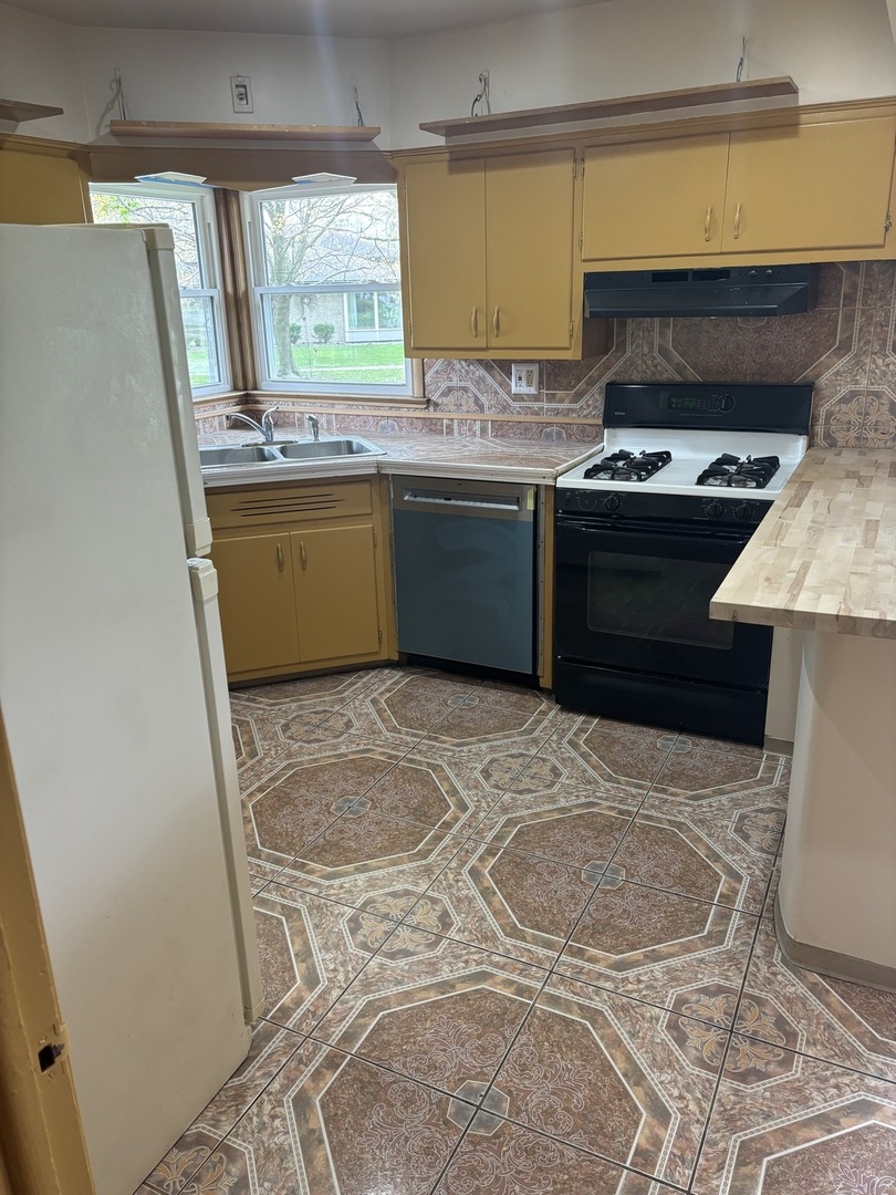 16083 School Street Property Photo 8