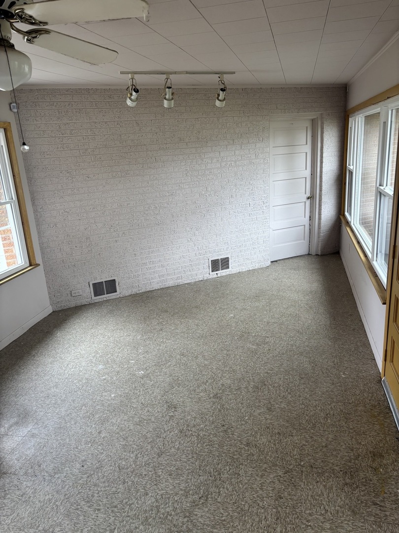 16083 School Street Property Photo 9