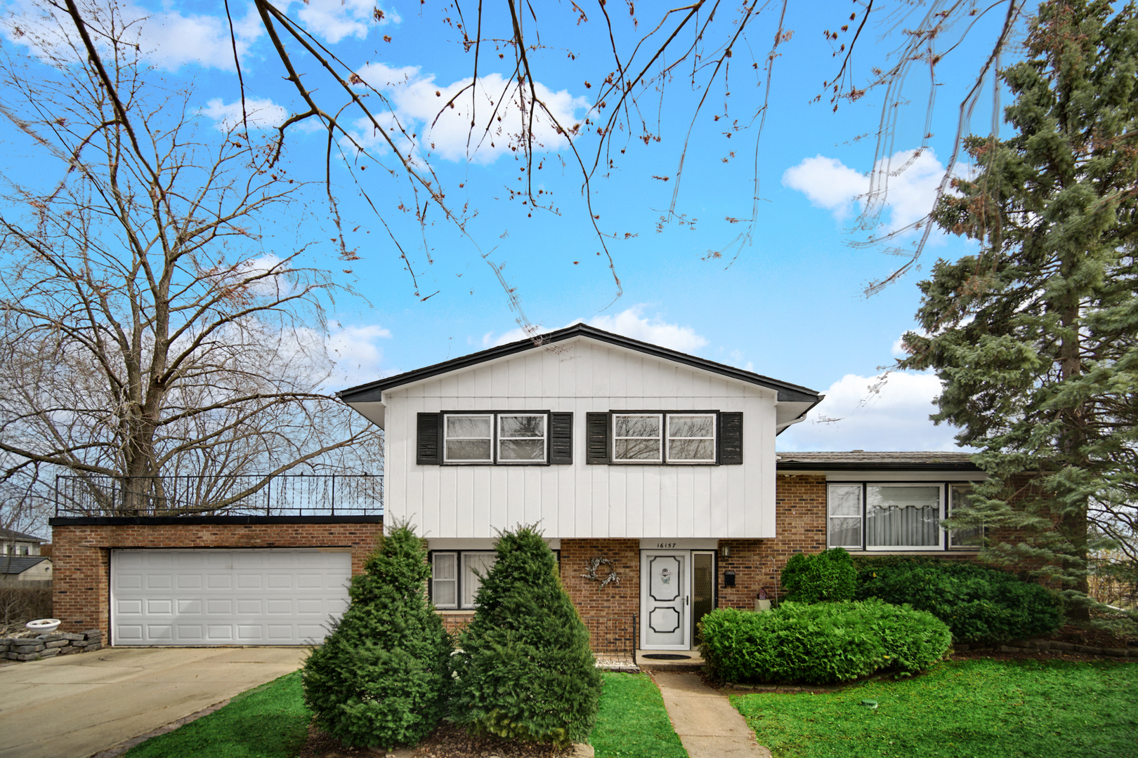 16157 Ozark Avenue Property Photo