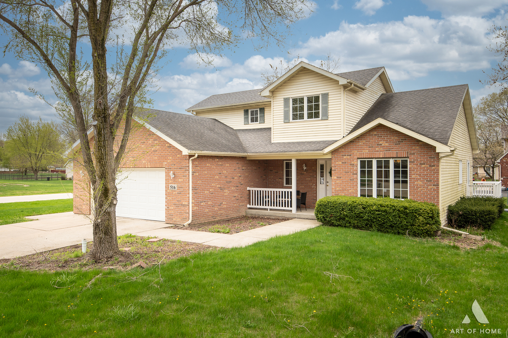 255u Real Estate Listings Main Image