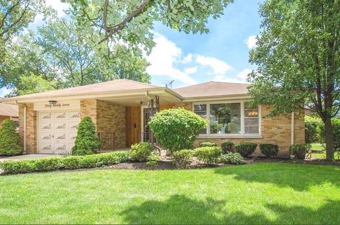 60076 Real Estate Listings Main Image