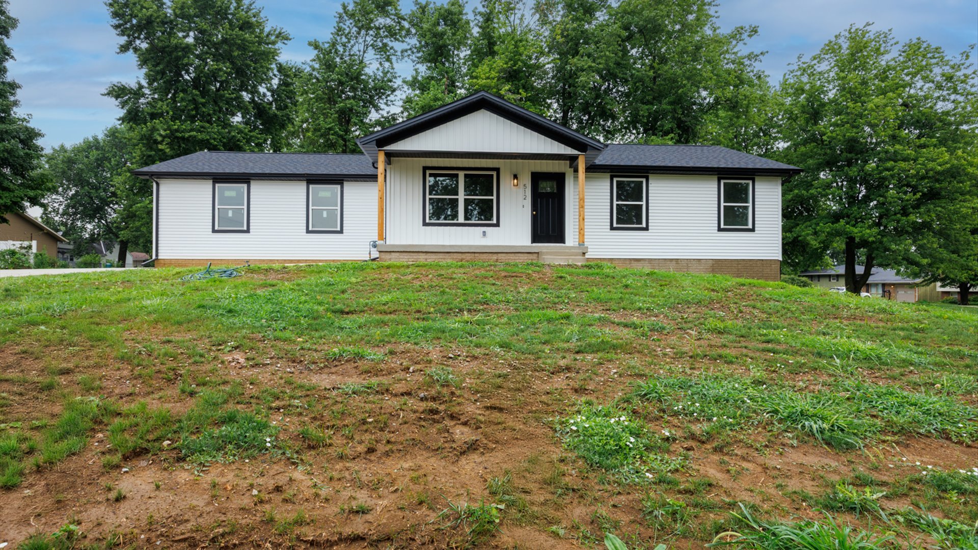 512 E Walnut Street Property Photo 1