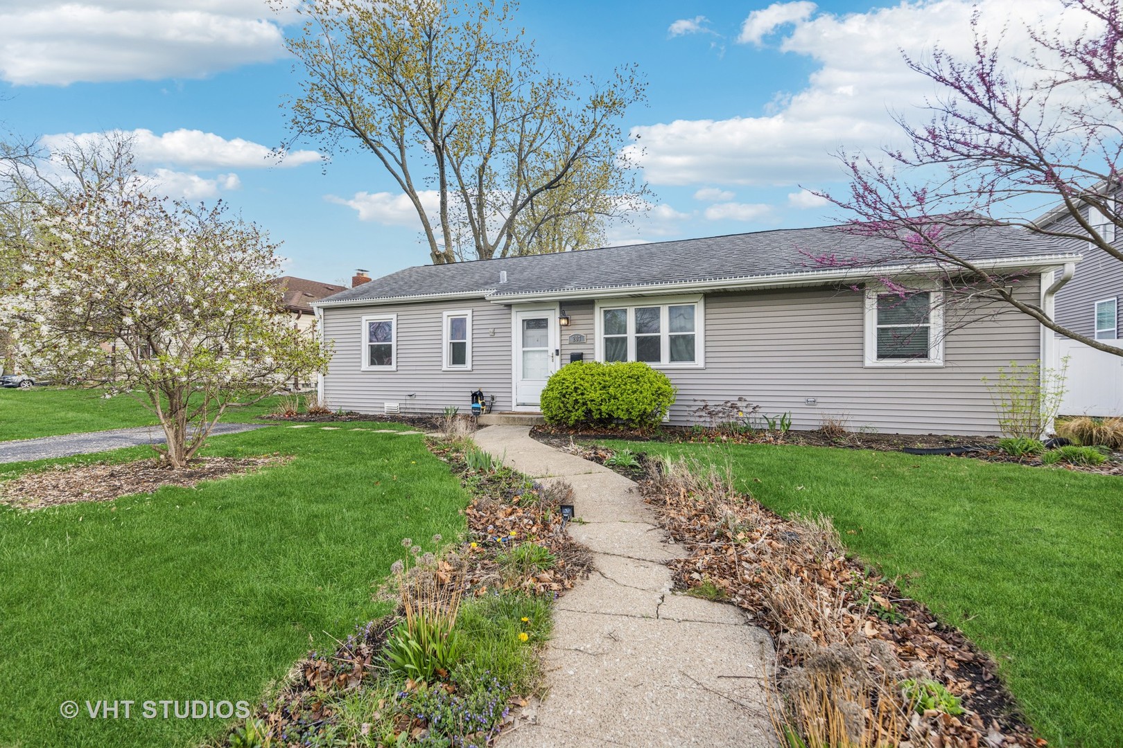 207 W Quincy Street Property Photo