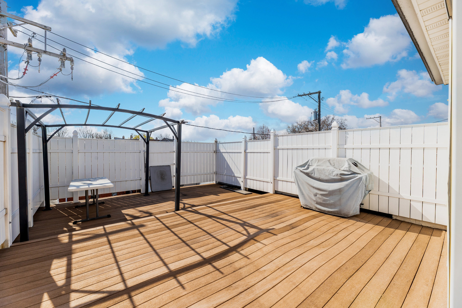 3827 S Archer Avenue Property Photo 16