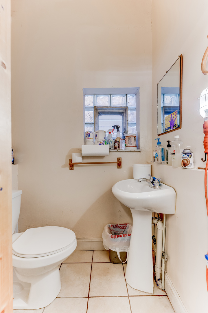 3827 S Archer Avenue Property Photo 19