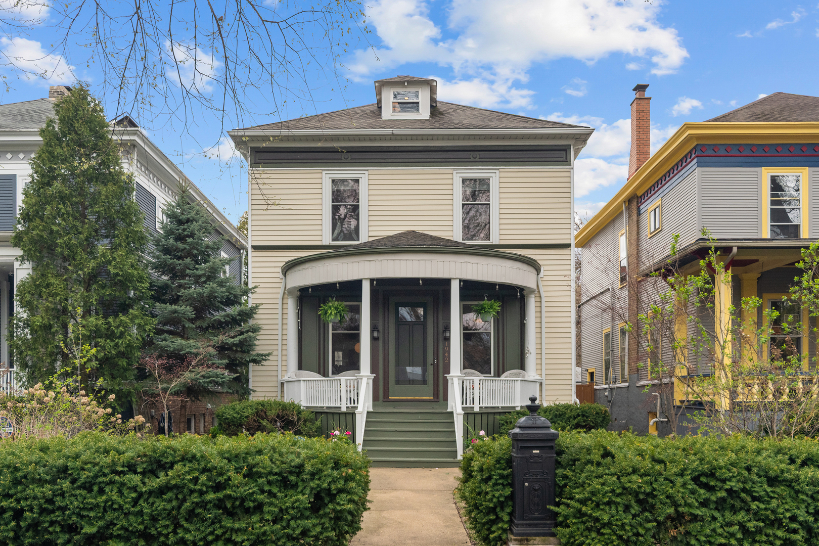 1942 Orrington Avenue Property Photo