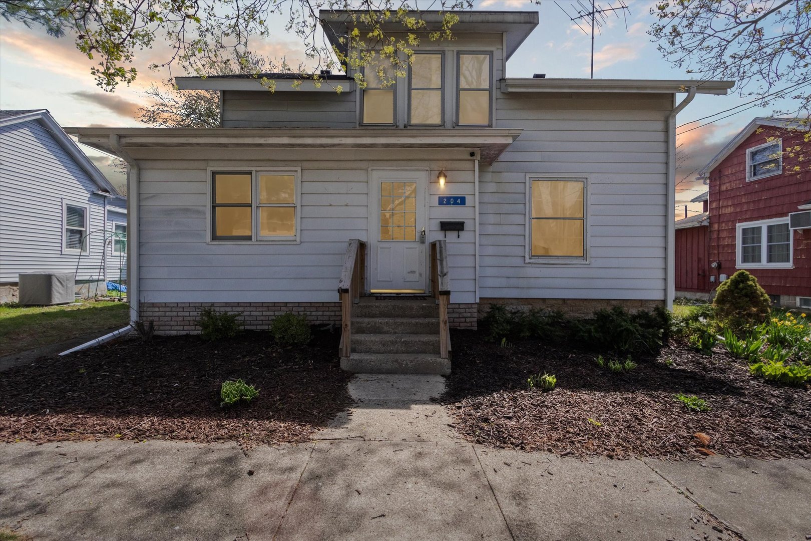 204 S Jackson Avenue Property Photo