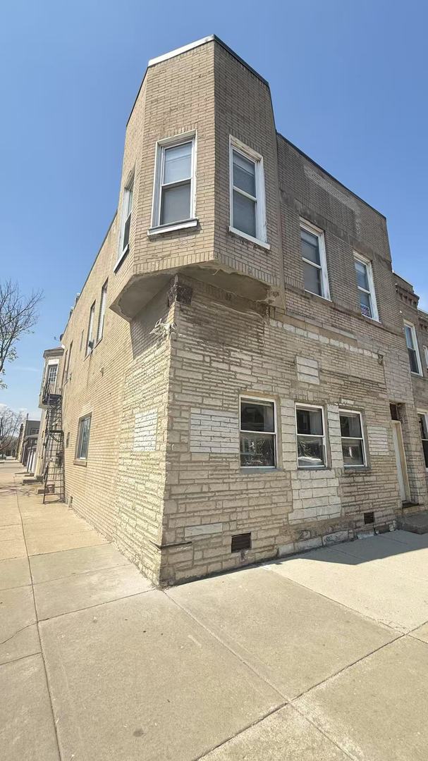 3158 S Union Avenue 1r Property Photo