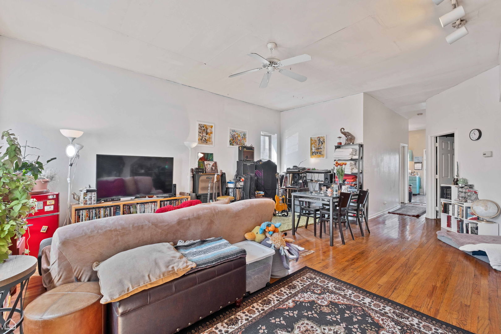 458 N Paulina Street Property Photo 9