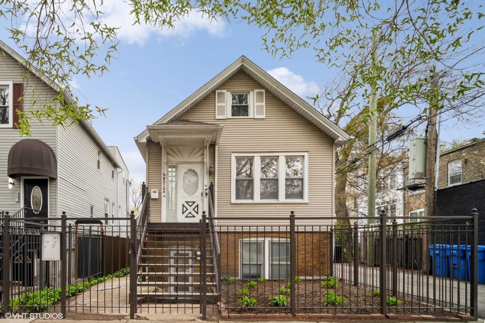 2512 W Lyndale Street Property Photo