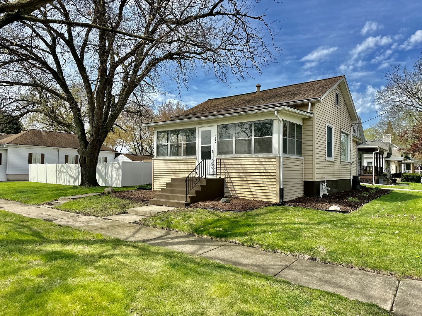 823 Poplar Street Property Photo