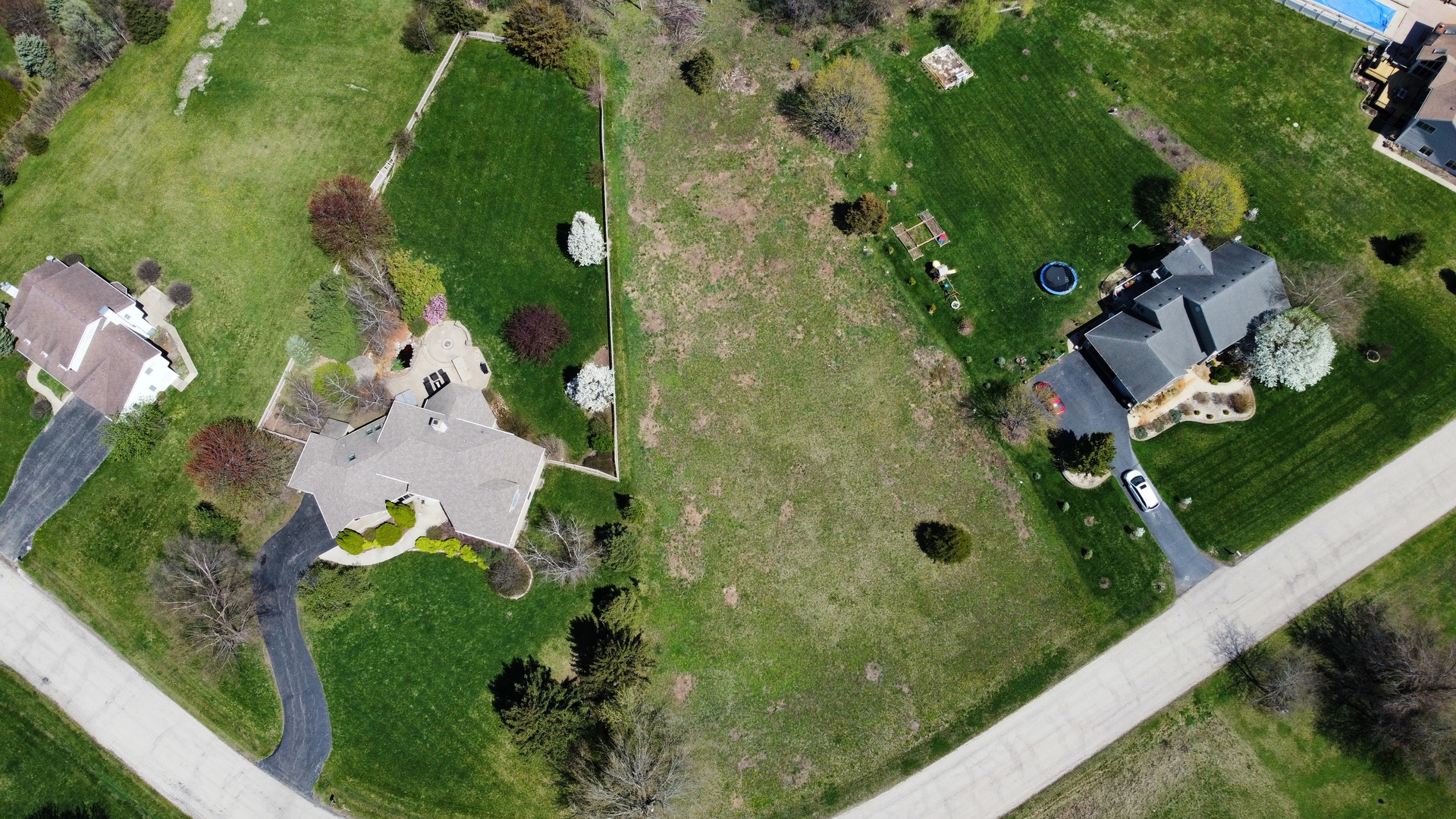 6114 Whiteoak Drive Property Photo 2