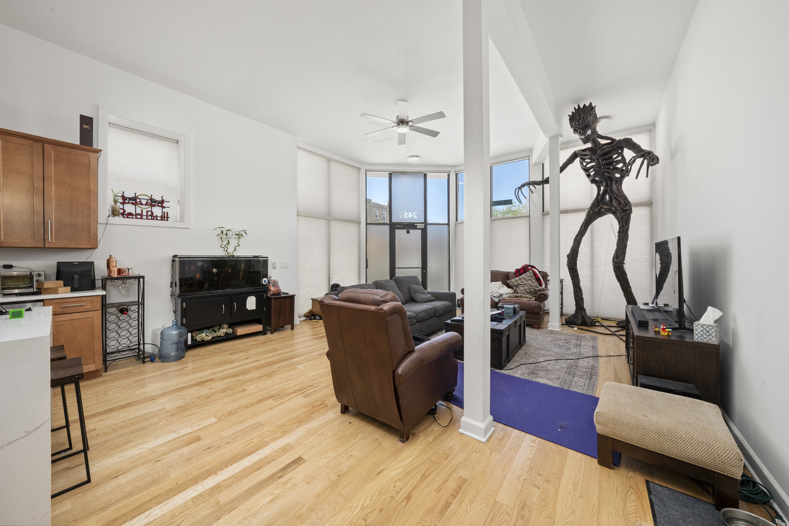 2459 W Augusta Boulevard Property Photo 3
