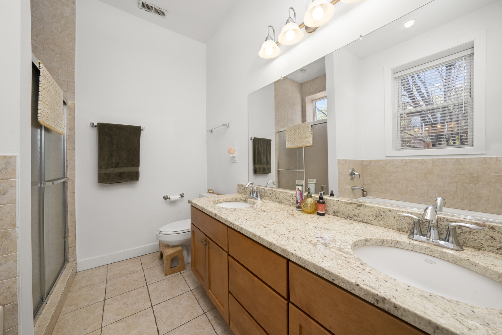 2459 W Augusta Boulevard Property Photo 14