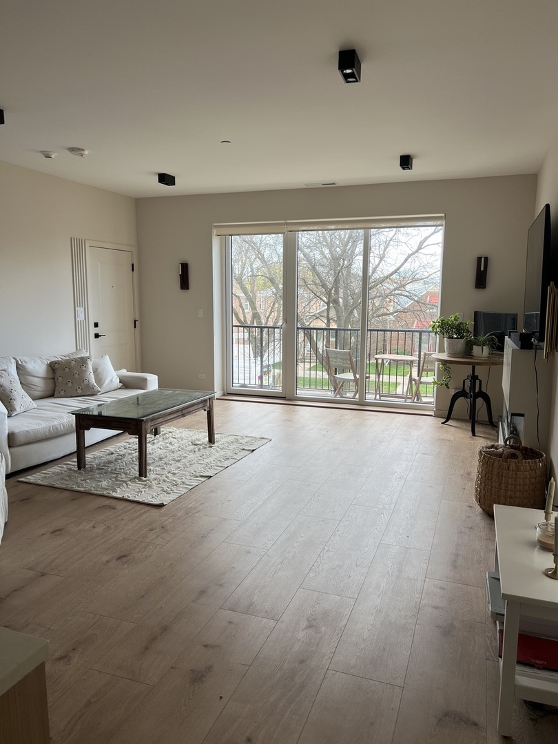 8029 W Belmont Avenue 202 Property Photo 4