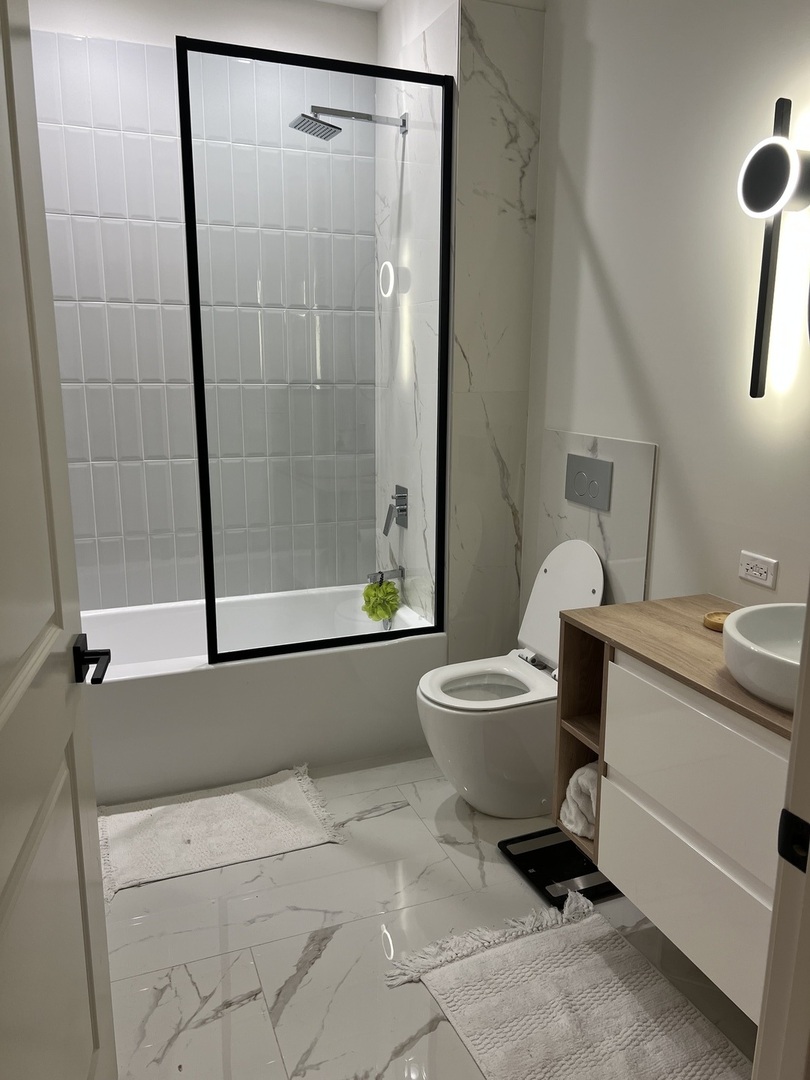 8029 W Belmont Avenue 202 Property Photo 10