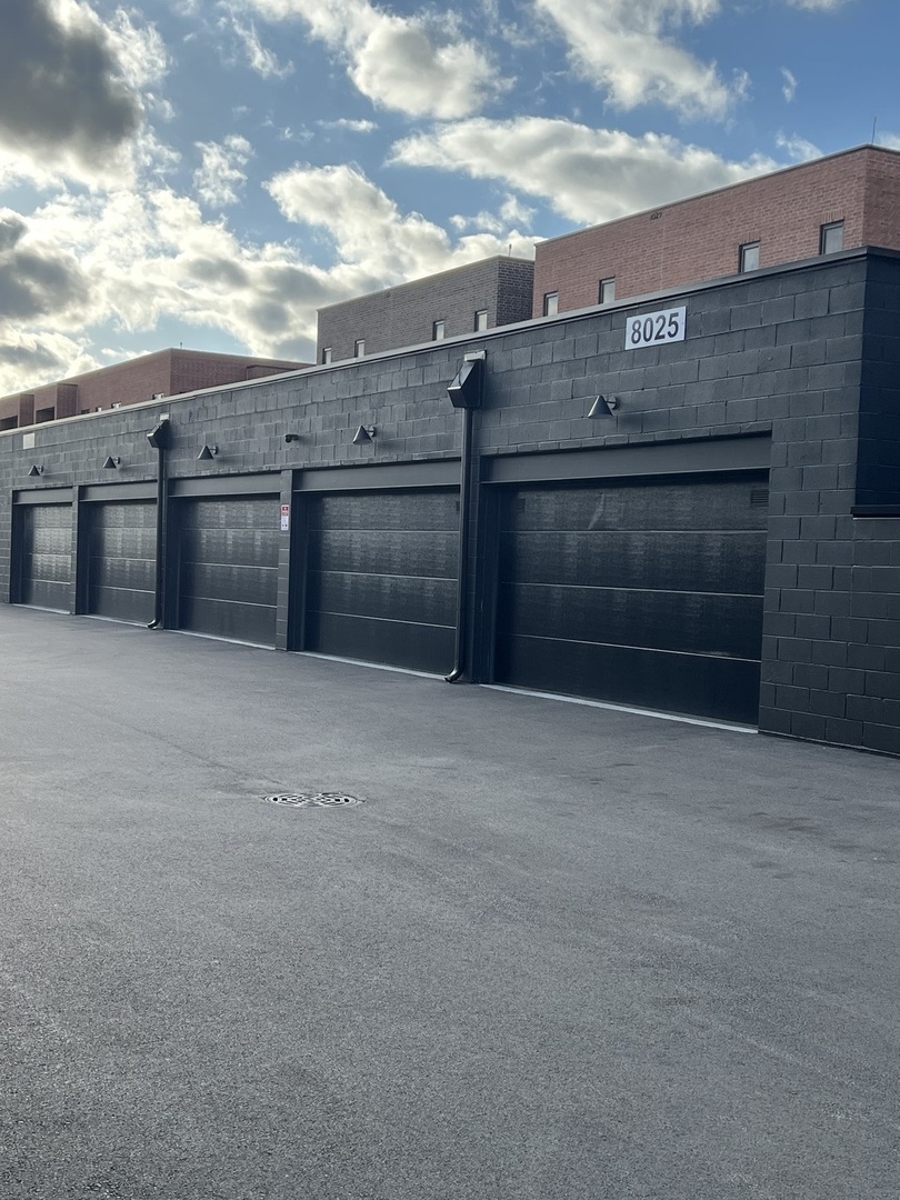 8029 W Belmont Avenue 202 Property Photo 14