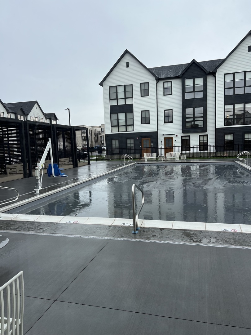 8029 W Belmont Avenue 202 Property Photo 18