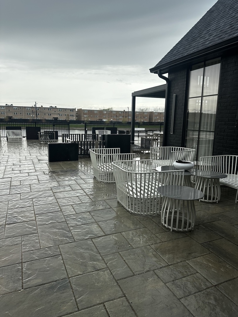 8029 W Belmont Avenue 202 Property Photo 23