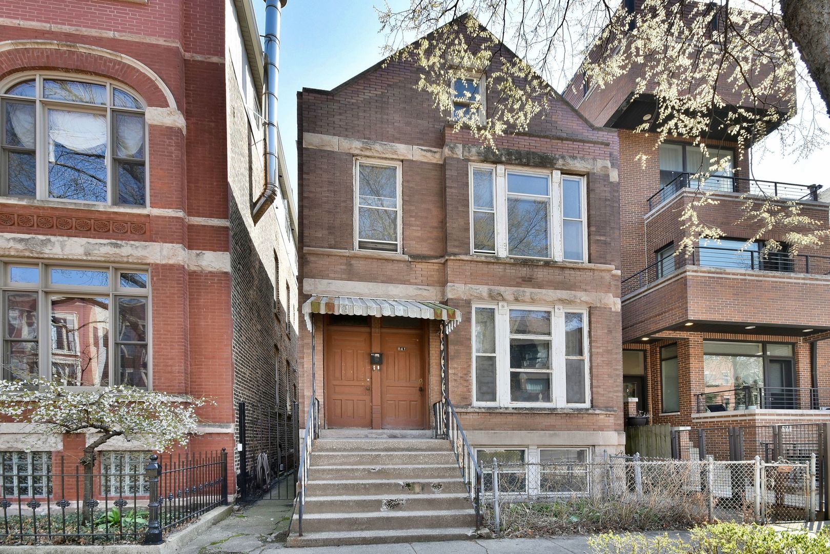 941 N Winchester Avenue Property Photo 1