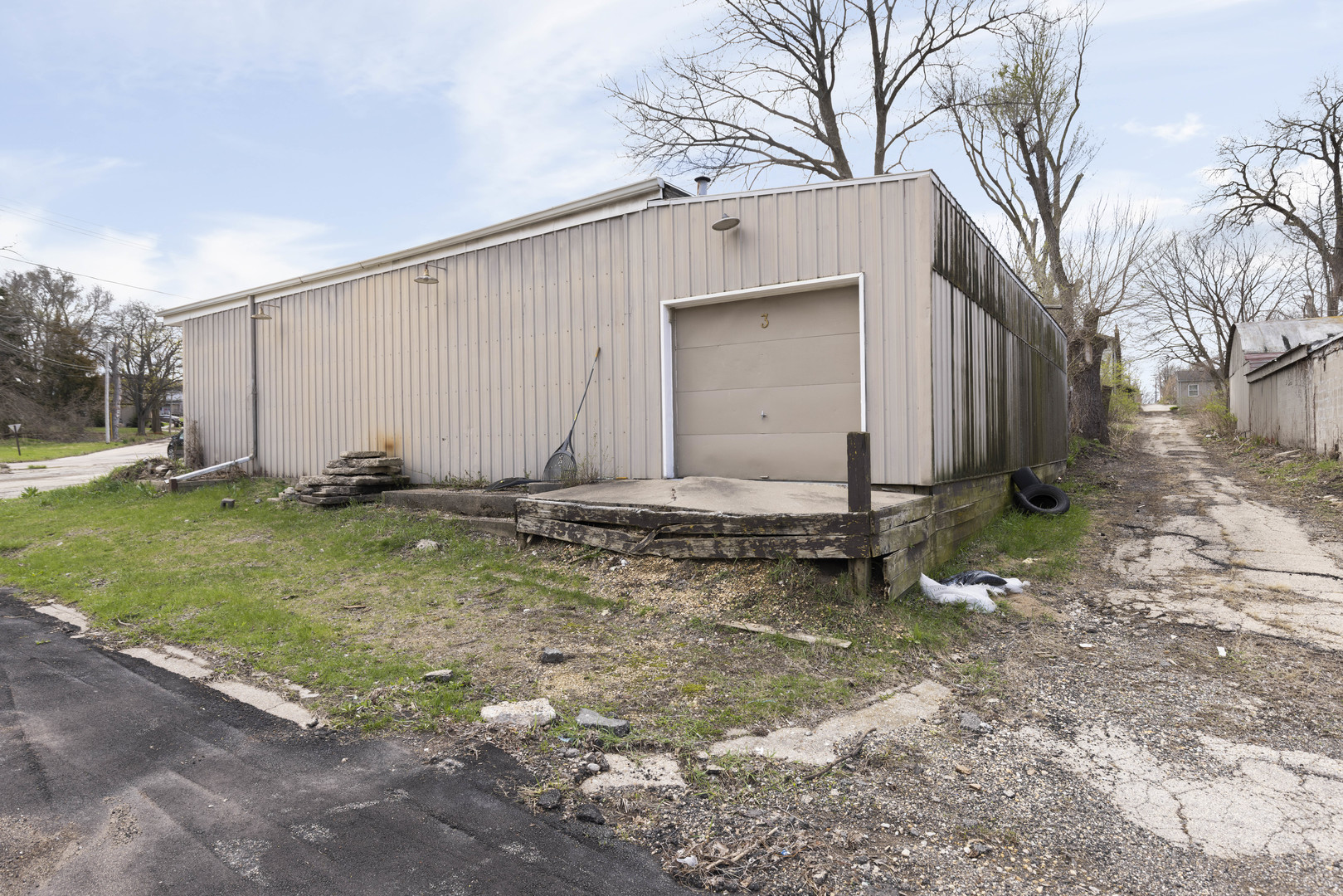 330 E Winslow Street Property Photo 8