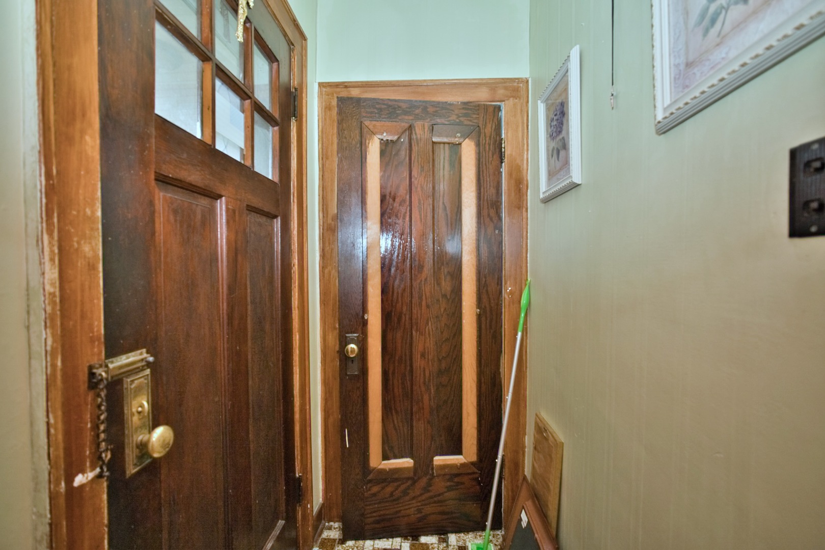 2534 N Rutherford Avenue Property Photo 3