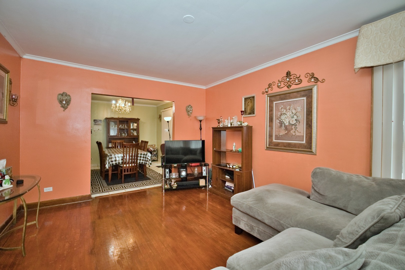 2534 N Rutherford Avenue Property Photo 4