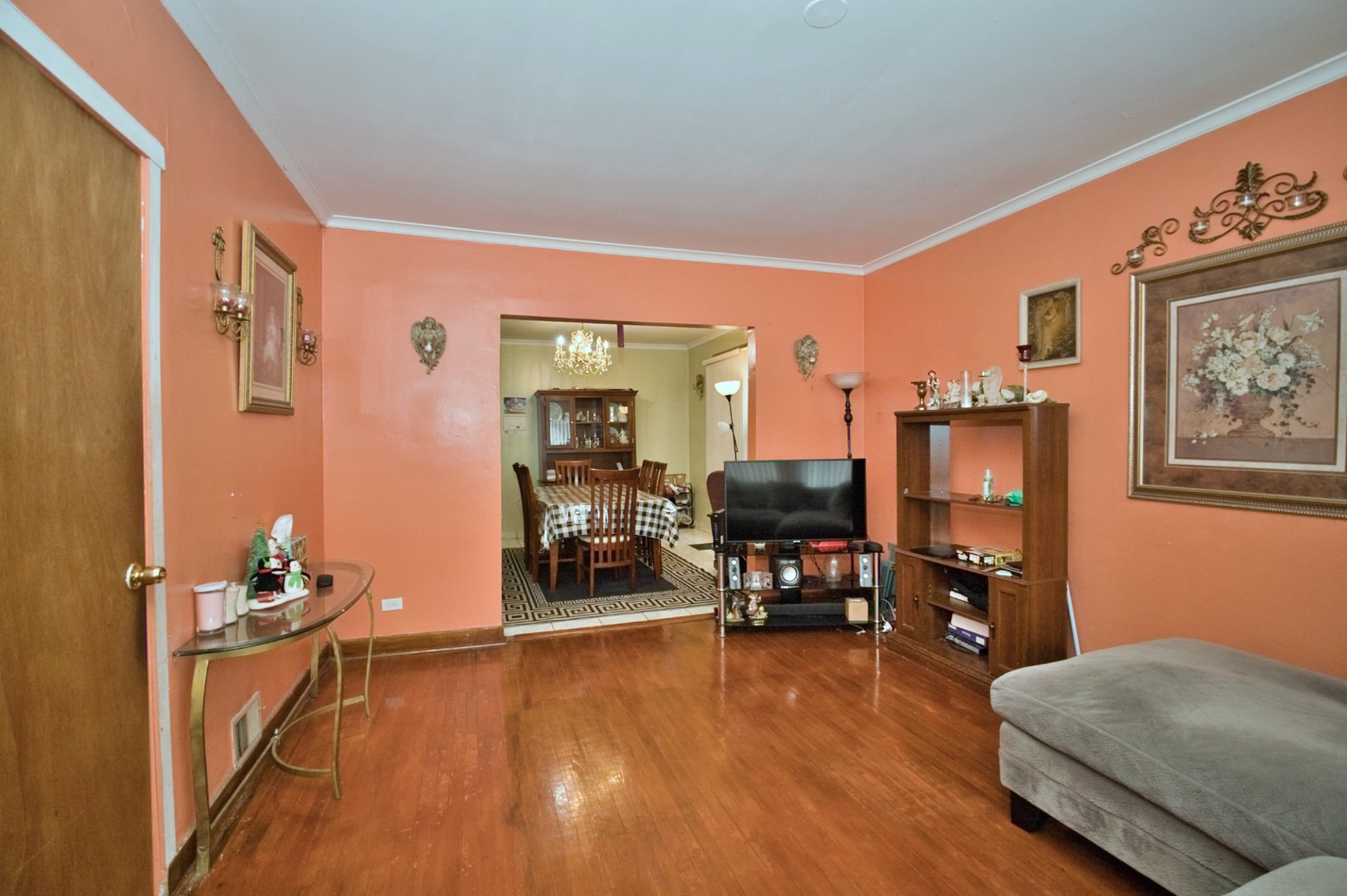 2534 N Rutherford Avenue Property Photo 5