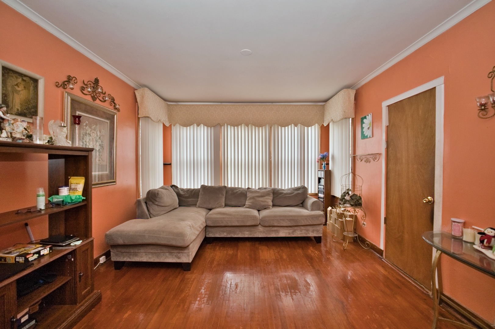 2534 N Rutherford Avenue Property Photo 6