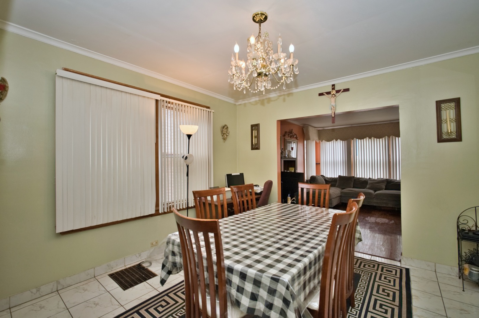 2534 N Rutherford Avenue Property Photo 8