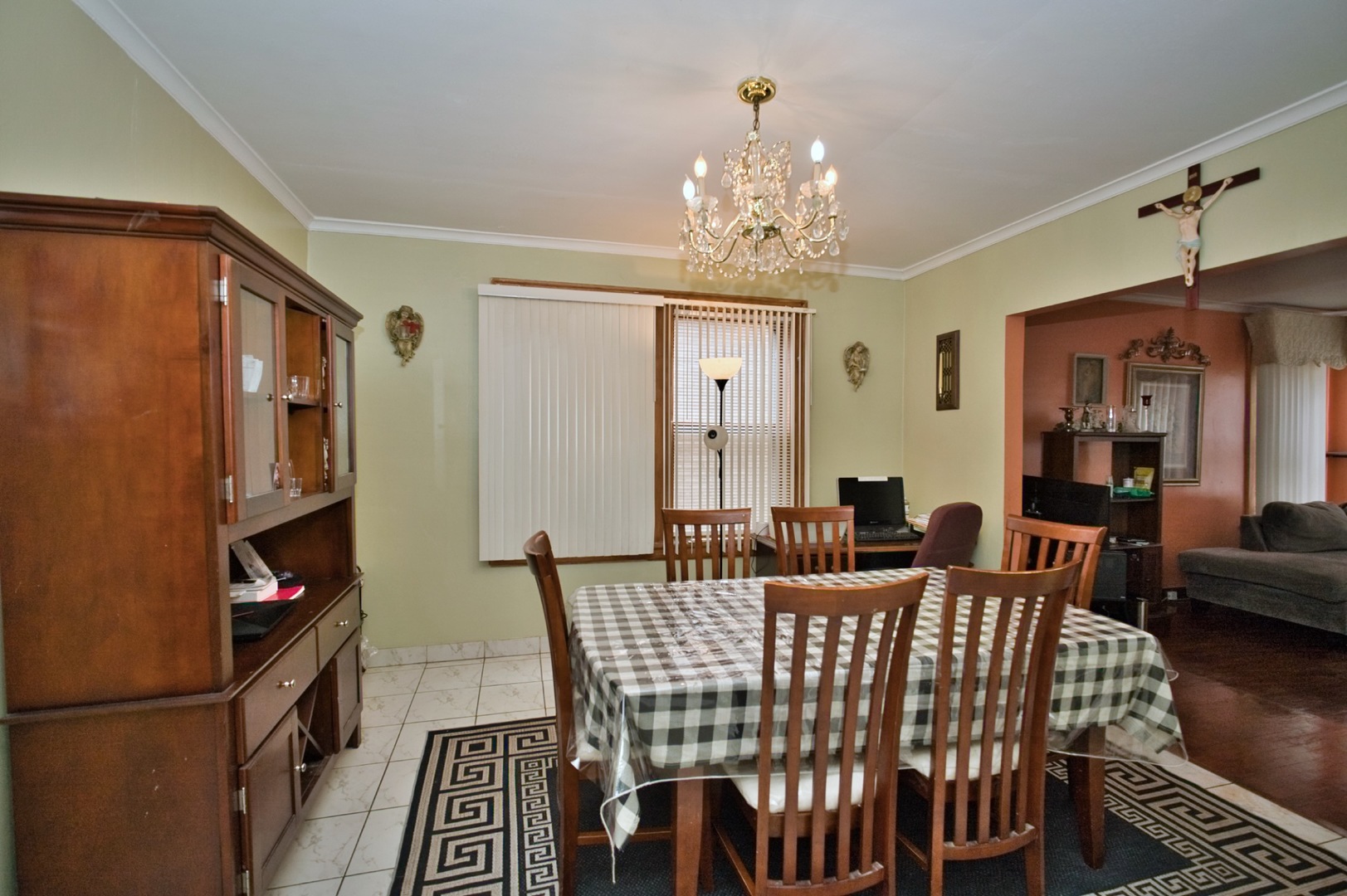 2534 N Rutherford Avenue Property Photo 9