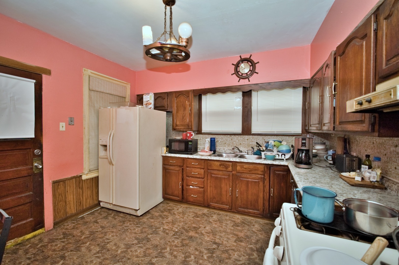 2534 N Rutherford Avenue Property Photo 20