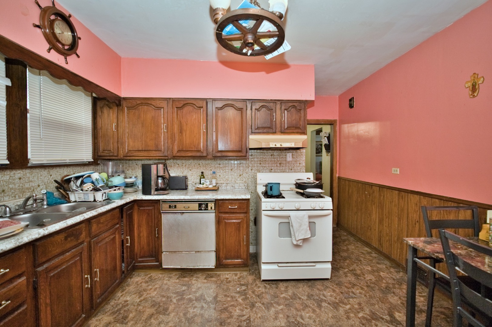 2534 N Rutherford Avenue Property Photo 22