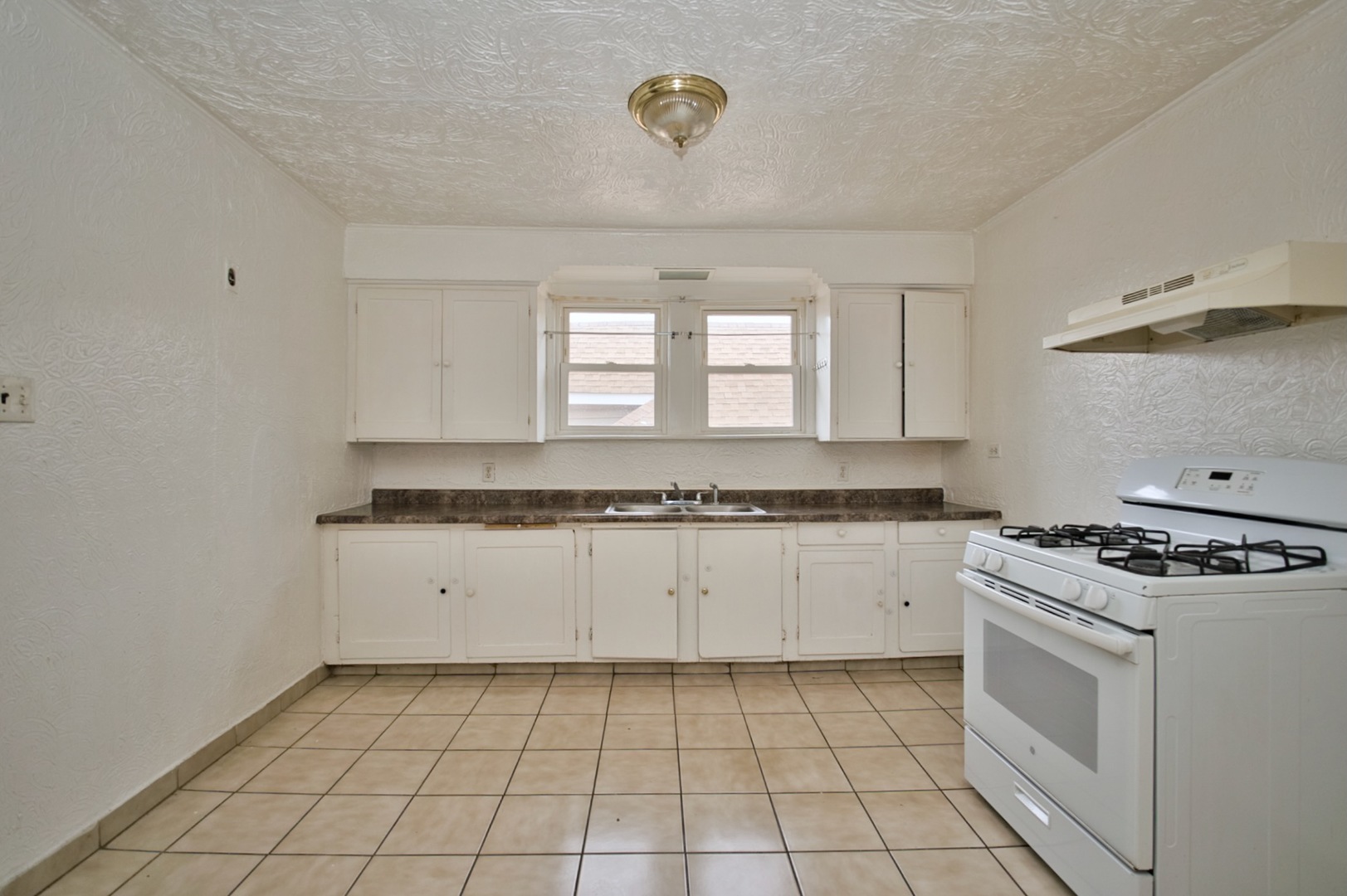 2534 N Rutherford Avenue Property Photo 24