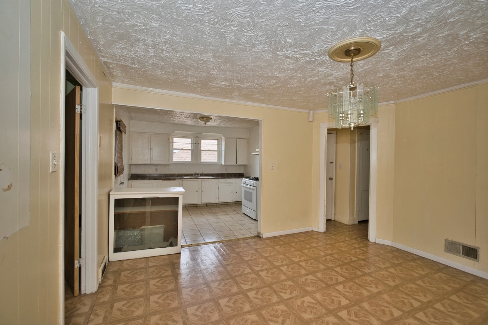 2534 N Rutherford Avenue Property Photo 31