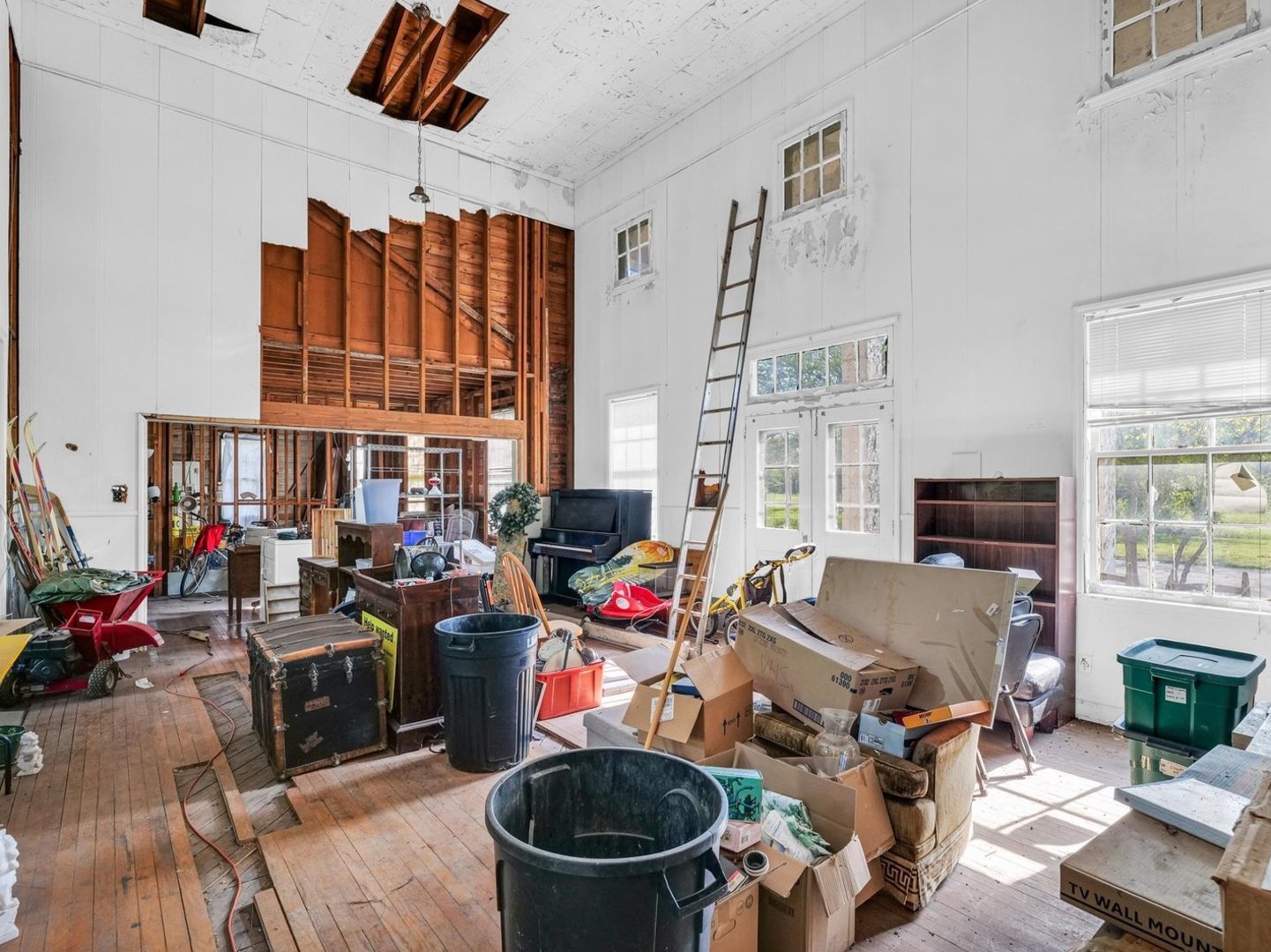810 S Century Boulevard Property Photo 6