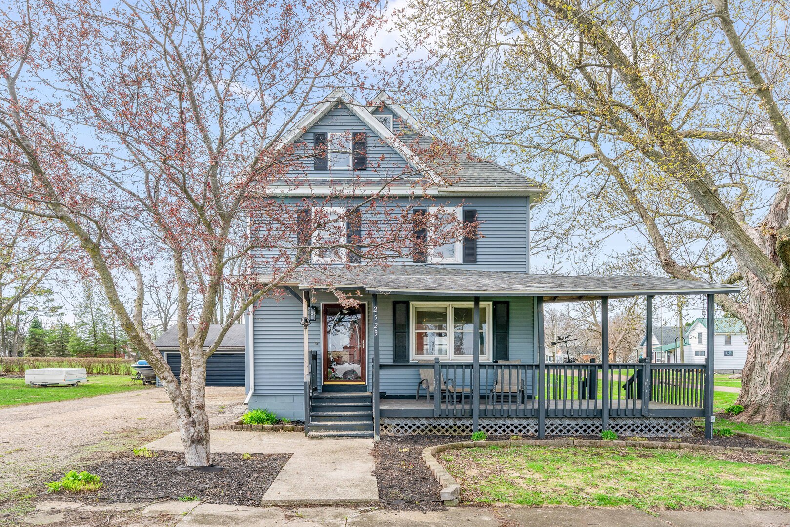 289 Real Estate Listings Main Image