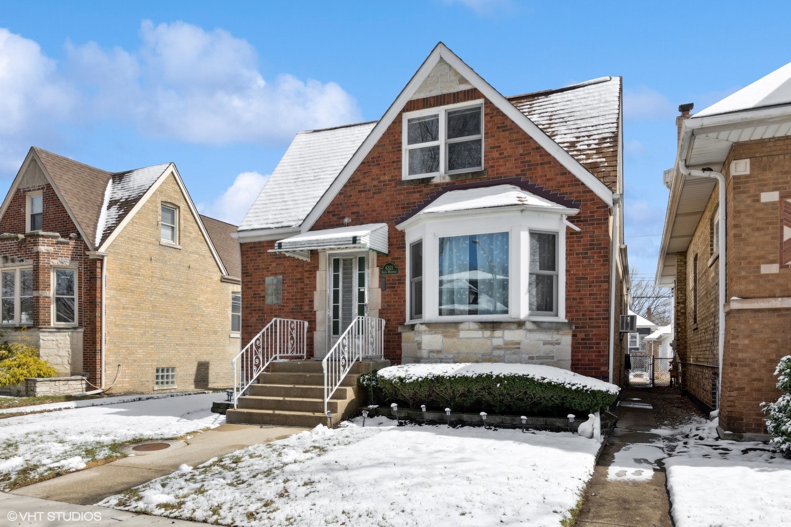 6321 N Merrimac Avenue Property Photo