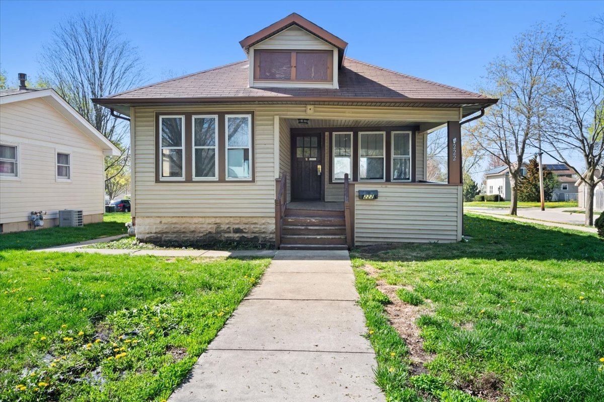 222 W Blair Street Property Photo 1
